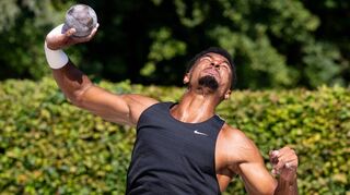 Der deutsche Zehnkampf-Rekordhalter Leo Neugebauer sieht unter anderem im Kugelstoßen noch Luft nach oben.