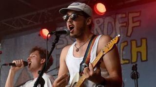 „Schroff“ machen Stimmung auf der Sommerbühne.