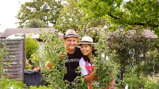 François und Khomkhieo, inzwischen Rose genannt, lieben es in ihren Aubuckel-Garten thailändisch-exotisch.