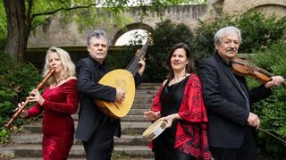Das Ensemble „La Rosa enflorece“ entführt in die Welt der Liebe mit dem Programm „Dialogo – Liebelei und Techtelmechtel“.
