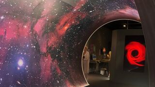 Die „MS Wissenschaft“ legt wieder in der Quadratestadt an – diesmal hat sie das ganze Universum an Bord.