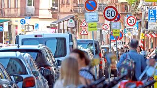 Stein des Anstoßes: Unterschiedliche Tempolimits unter anderem in der Seckenheimer Straßen in Mannheim.