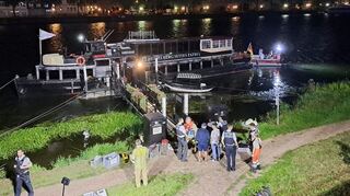 <strong>Ein Großeinsatz auf dem Neckar hat in Heidelberg das Sinken eines Restaurantschiffes verhindert.</strong>