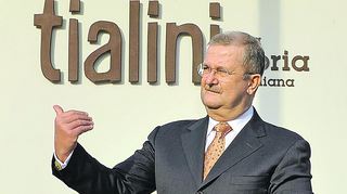 <p>Hereinspaziert! Wendelin Wiedeking bittet in Ludwigshafen zu Tisch in das "Tialini".</p>