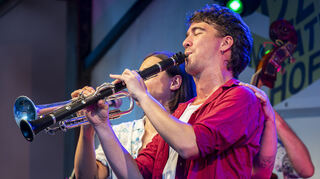 Das Zusammenspiel fasziniert die Besucher im Speyerer Rathaushof.