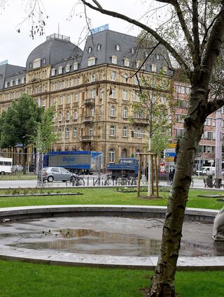 Ein Blick auf das Maritim Hotel am Wasserturm.