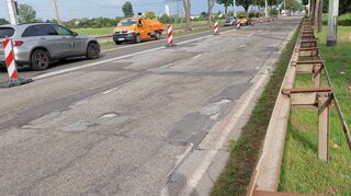 Im Bereich der Frankenthaler Straße / B44 in Fahrtrichtung Sandhofen, ab der Kreuzung Graudenzer Linie bis zur Kreuzung Lilienthalstraße, starke Hitzeschäden auf der Fahrbahn entstanden.