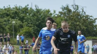 Hofheims Patrick Schüssler (re.) kann aufgrund eines angebrochenen Nasenbeins im Heimspiel am Samstag gegen den SC Rodau nicht mitwirken.
