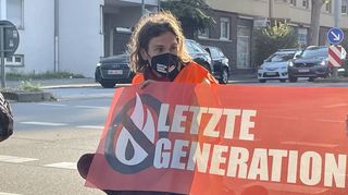 Der Klimaaktivist Raúl Semmler bei einer Aktion im Mai 2022 in Heidelberg.