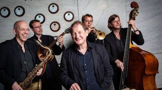 Swing vom Feinsten verspricht Burghart Klaußner mit seiner Band.