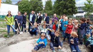 Beim Kita-Neubau (wie hier im Juli in der Conradstraße) macht Schriesheim viel. Bei Öffnungszeiten und Gebühren fällt die Bilanz nicht so positiv aus.