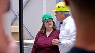 Grünen-Chefin Ricarda Lang mit GKM-Vorstand Gerard Uytdewilligen beim Besuch im größten Steinkohlekraftwerk Deutschlands.