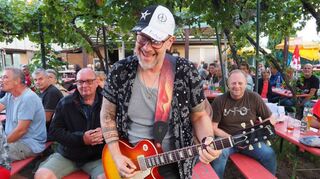 Freut sich über den guten Besuch beim Konzert seiner „Tres Hombres“ im Lampertheimer Vogelpark: Wolfgang Sing.