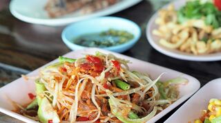 Papaya-Salat gehört zu den Spezialitäten der thailändischen Küche.