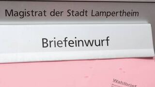 In den Briefkasten am Stadthaus können Wahlbriefe eingeworfen werden.