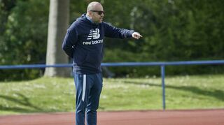 „Eigentlich gehört dieser Fall vor das Sportgericht“, ärgert sich Olympia Lampertheims Sportausschussvorsitzender Patrick Andres über das Kabinenchaos.