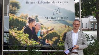 Die Winzergenossenschaft Schriesheim investiert kräftig in Marketing und Design: Da hat Geschäftsführer Manuel Bretschi gut lachen.