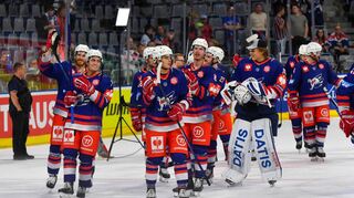 Nach einer Aufholjagd konnten die Adler doch noch strahlen. Der Pflichtspielauftakt gegen Bozen gelang und die ersten CHL-Punkte sind auf dem Konto.
