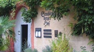 Märchenhafter Ort im Ortskern von Schriesheim: der „Strahlenberger Hof“, eines der ältesten Gebäude der Region und lange Sterne-Restaurant.