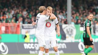 Kein Jubel gegen den Ex-Club: Waldhofs Fridolin Wagner (r.) feiert sein Tor zum 1:0 in Münster zurückhaltend mit Baxter Bahn.