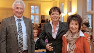 <p>Verstehen sich gut: Umweltministerin Lucia Puttrich (Mitte) mit Bärbel Schader und Bürgermeister Alfons Haag.</p>