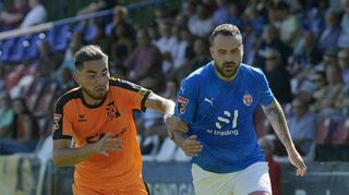 Mannheims Ali Ibrahimaj (r.), hier gegen Oberacherns Roman Angot, stand nach fünf Monaten wieder in der Startelf.