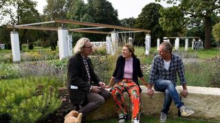 Gestalten den Ebertpark in Teilen neu (v.l.): Denkmalschützer Matthias Ehringer, Bereichsleiterin Gabriele Bindert und Chefgärtner Harald Sauer