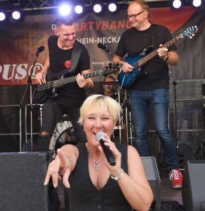 Musikstar aus der Region: Tamara Pusch mit Band bei ihrem Auftritt am Sonntag.