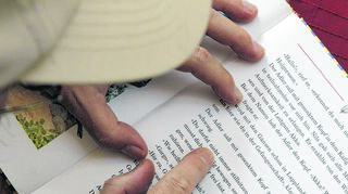 Als Analphabetismus bezeichnet man individuelle Defizite im Lesen oder Schreiben bis hin zum völligen Unvermögen.