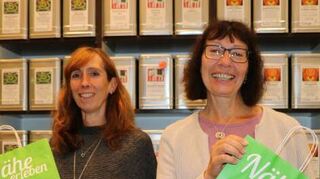 Tina und Edith Kempf laden in den Teeladen ein.