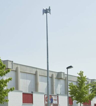 Die neue Sirenenanlage am Sportfeld in Lampertheim.