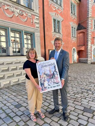 Cheforganisatorin Petra Liebig und Bürgermeister Stefan Schmutz.