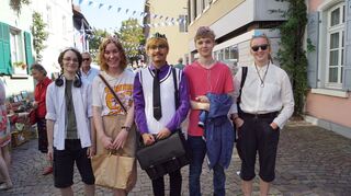 Mit viel Lust zum Feiern, Bummeln und Genießen: Viktor (von links), Anna, Angus, Marc und May – eine Freundesgruppe aus Bensheim, Neckarhausen und Ladenburg amüsiert sich königlich.