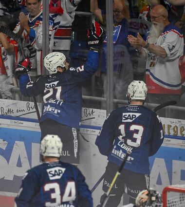 Kris Bennett (Nummer 21) weiß, dass die Fans in Mannheim eine wichtige Rolle spielen. Auch für sie will der Kanadier in der neuen Saison alles in die Waagschale werfen.