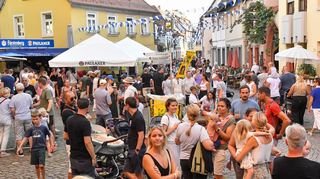 Nicht nur auf dem Marktplatz, auch vor dem Kirchgarten wurde den Besucherinnen und Besuchern des Altstadtfests etwas geboten.
