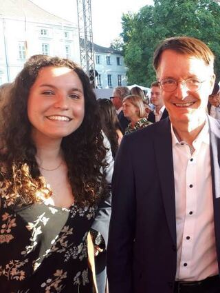 Lena Rieder mit Gesundheitsminister Karl Lauterbach.