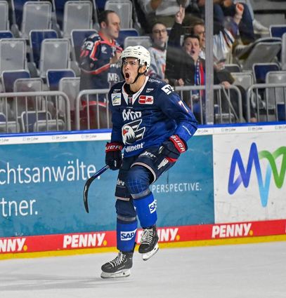 John Gilmour ist ein Verteidiger mit Qualitäten in der Offensive. In der Champions-Hockey-League trug er sich schon in die Torschützenliste ein.