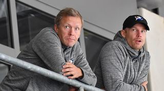 Auf einer Wellenlänge: Adler-Sportmanager Jan-Axel Alavaara (l.) und Chefcoach Johan Lundskog.