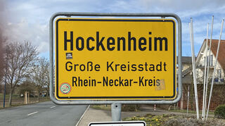 Symbolbild Ortsschild Hockenheim