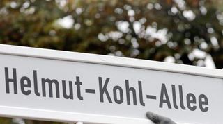 In Bonn wurden 2019 die Schilder für die Helmut-Kohl-Allee installiert. Auch in Ludwigshafen soll es eine geben.