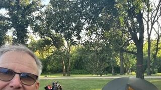 Karsten Drath schläft auf seiner Tour im Zelt.