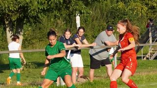 Valeria Mangione leitet mit ihrem Führungstreffer den Sieg des TSV Amicitia Viernheim in Ettlingenweier ein.
