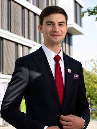 Benedikt Held, der Chef der Redefabrik, hält am Freitag in der katholischen Bücherei von Bürstadt einen Vortrag zum Thema Charisma.