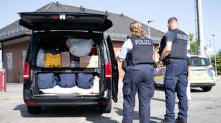 Auf dem Rastplatz „Am Heideholz“ an der A 17 nahe der deutsch-tschechischen Grenze wird regelmäßig kontrolliert – auch der Angeklagte wusste das wohl.