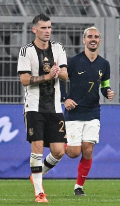 Im Konzert der Großen: Pascal Groß (li.) mit Superstar Antoine Griezmann.