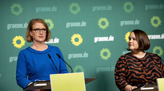 Bundesfamilienministerin Lisa Paus (l.) und Grünen-Bundesvorsitzende Ricarda Lang werden neben anderen Politpromis im Kulturhaus Käfertal erwartet.
