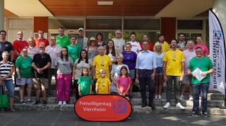 Am Freiwilligentag werden die Helfer mit den neuen T-Shirts ein buntes Bild in Viernheim abgeben.