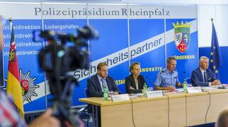 Außergewöhnliche Pressekonferenz: Alexander Welter (v.l.), Angelika Möhlig, Andreas Sarter und Hubert Ströber.