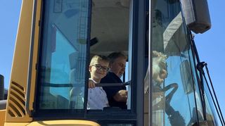 Nach seinen ehrenamtlichen Müllsammelaktionen wurde der siebenjährige Yannik vom Stadtraumservice eingeladen