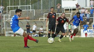 Die Entscheidung: Hassan Amin verwandelt den Elfmeter zum 2:0-Endstand gegen Reutlingen.